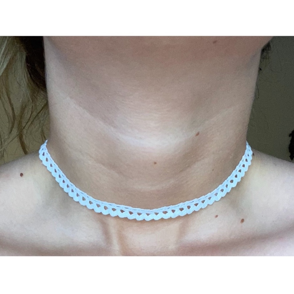 Forever 21 white lace choker necklace
